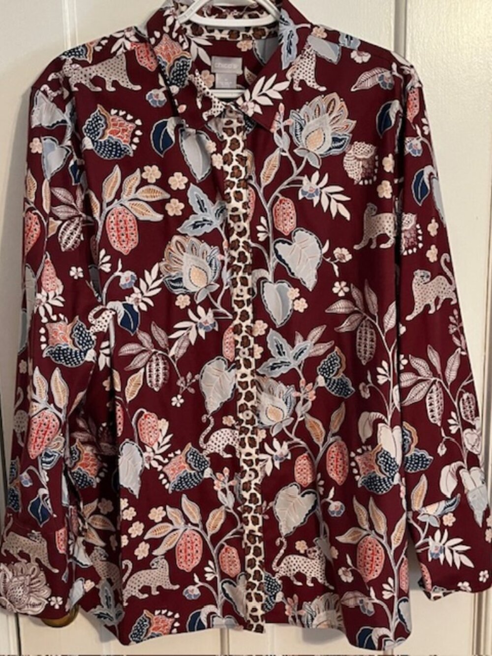 CHICO'S BUTTON FRONT SHIRT, LEOPARD JUNGLE PRINT ON BURGUNDY, 20 (4), LIKE NEW!